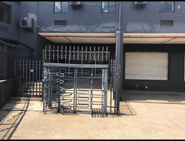 1,300M² WAREHOUSE TO LET IN EASTGATE