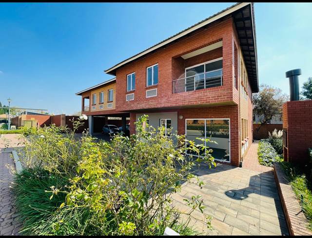 365M² OFFICE TO LET IN FOURWAYS