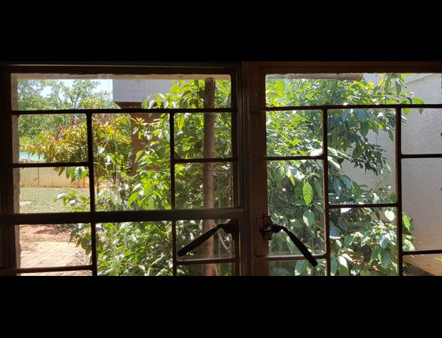 5 bed property to rent in WILLOW PARK MANOR