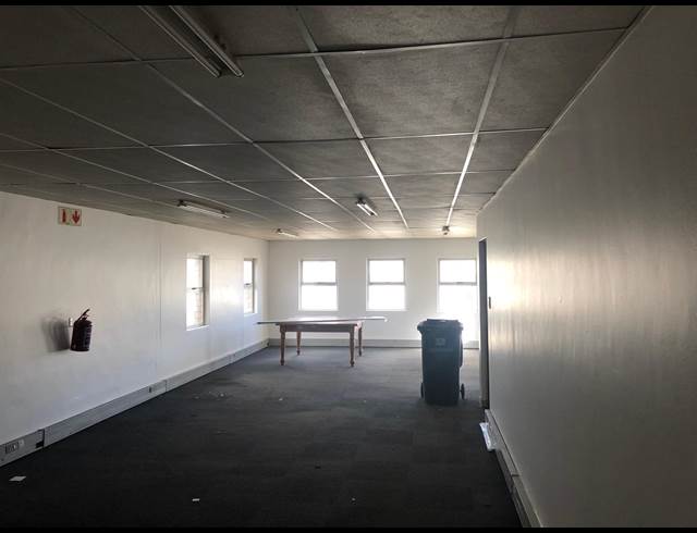 290M² WAREHOUSE TO LET IN STIKLAND