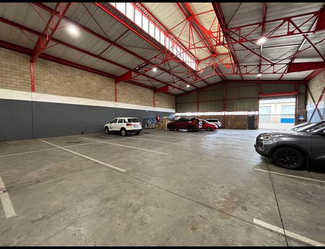 1,087M² WAREHOUSE TO LET IN JET PARK