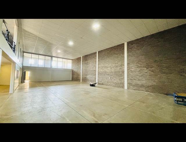 550M² WAREHOUSE TO LET IN STORMILL