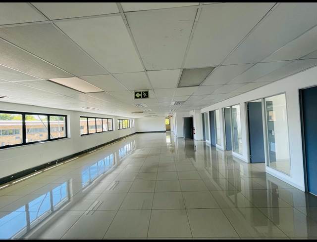 303M² OFFICE TO LET IN RANDJESPARK