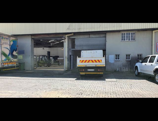 300M² WAREHOUSE TO LET IN SEBENZA