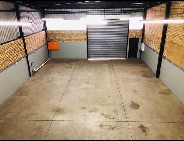 250M² WAREHOUSE TO LET IN CHAMDOR