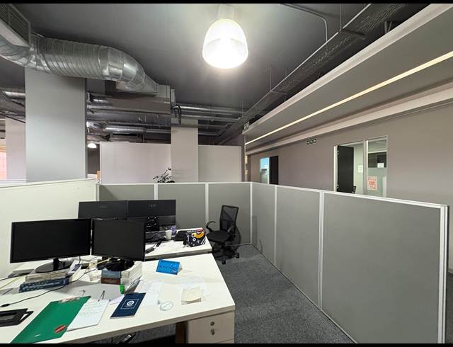 3,200M² OFFICE TO LET IN PAARDEN EILAND