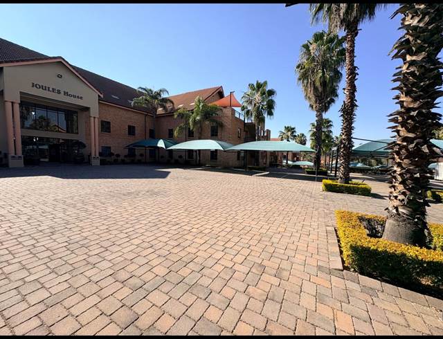 596M² OFFICE TO LET IN FOURWAYS