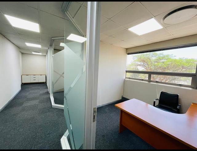 137M² OFFICE TO LET IN MIDRIDGE PARK