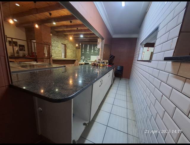 210M² BUILDING TO LET IN PIONEER PARK