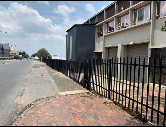 2,555M² WAREHOUSE TO LET IN KEW