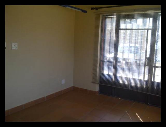 Malvern East, 1 Bedroom, 1 Bathroom Cottage