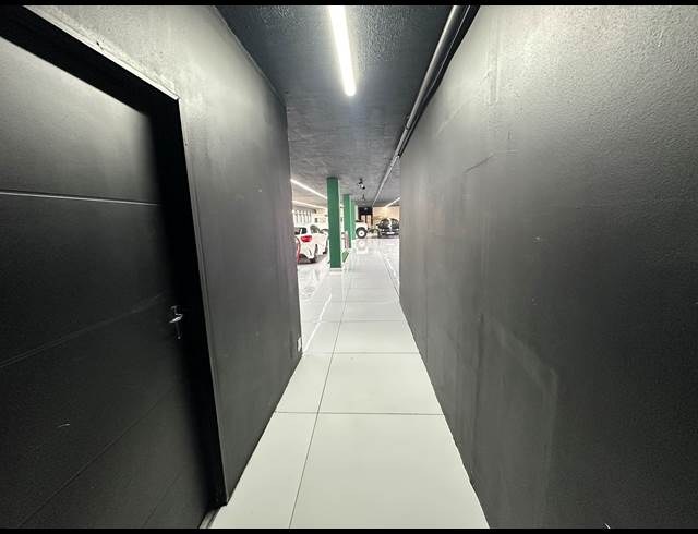 1,350M² SHOWROOM TO LET IN WYNBERG