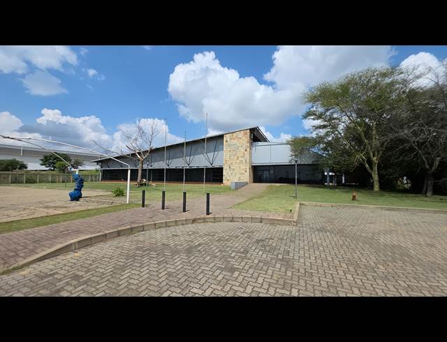 1,400M² WAREHOUSE TO LET IN ROSSLYN
