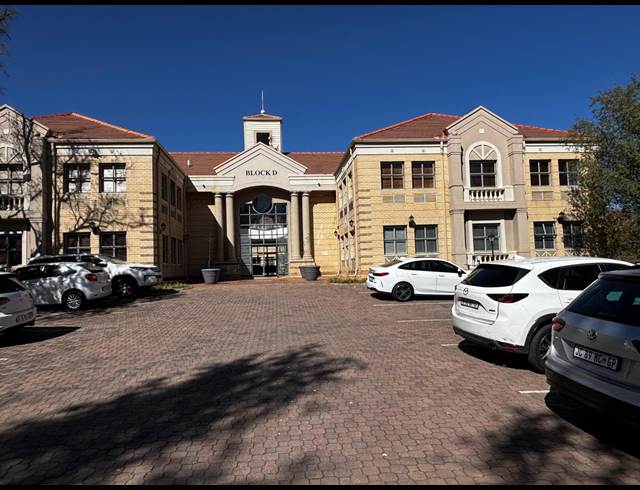 270M² OFFICE TO LET IN DUNKELD WEST