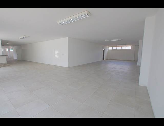 699M² WAREHOUSE TO LET IN KYA SANDS