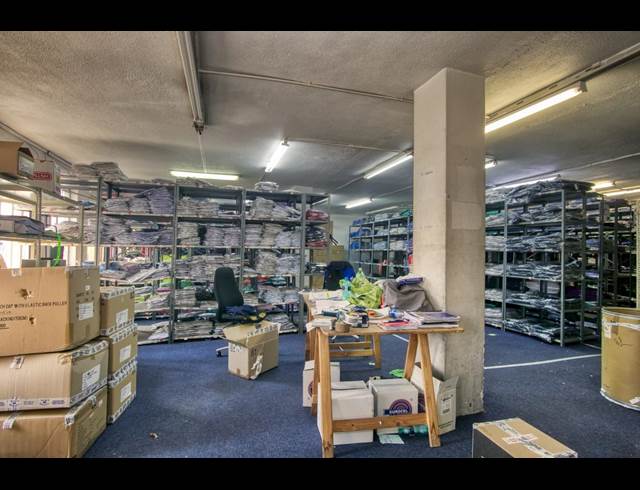 2,100M² WAREHOUSE TO LET IN WYNBERG