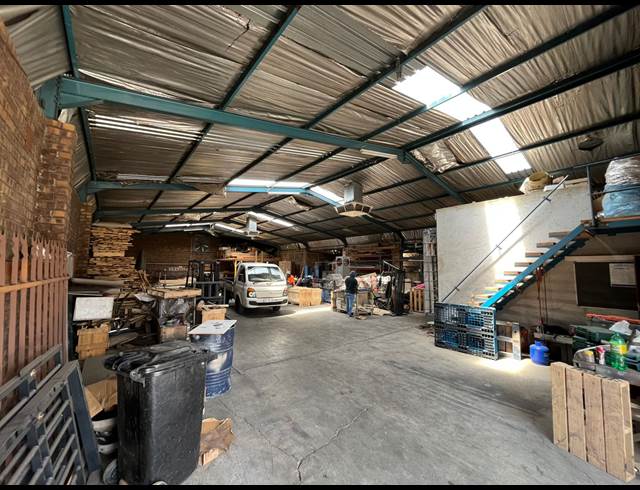650M² WAREHOUSE TO LET IN DAGGAFONTEIN