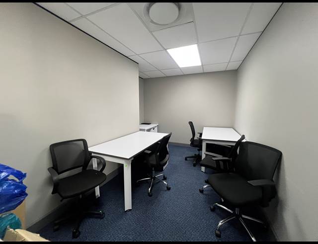 110M² OFFICE TO LET IN HYDE PARK