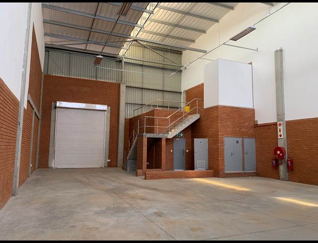 290M² WAREHOUSE TO LET IN LINBRO PARK