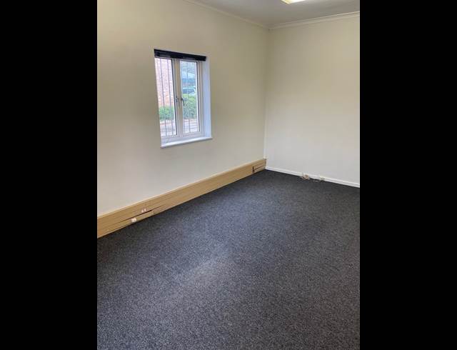 100M² OFFICE TO LET IN FORESHORE