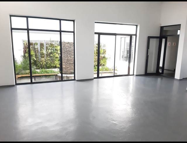 180M² BUSINESS TO LET IN WOODSTOCK