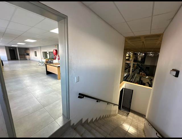 1,545.70M² WAREHOUSE TO LET IN COSMO BUSINESS PARK