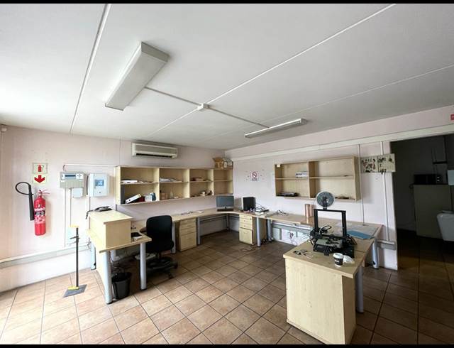 521M² WAREHOUSE RENTED IN BELLVILLE SOUTH INDUSTRIA