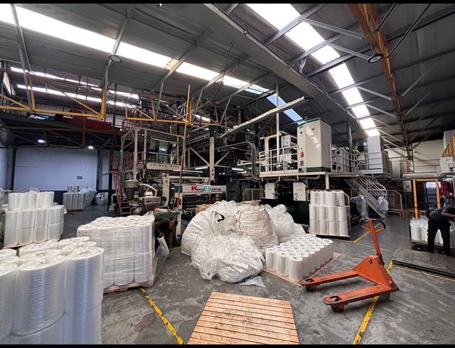 1,101M² WAREHOUSE TO LET IN SPRINGFIELD