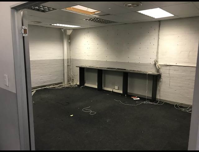 325M² WAREHOUSE TO LET IN NORTHGATE ISLAND