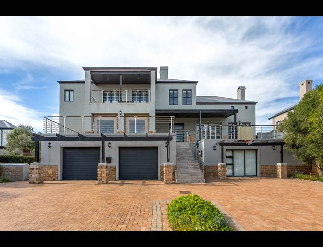 5 BEDROOM HOUSE TO LET IN ATLANTIC BEACH GOLF ESTATE