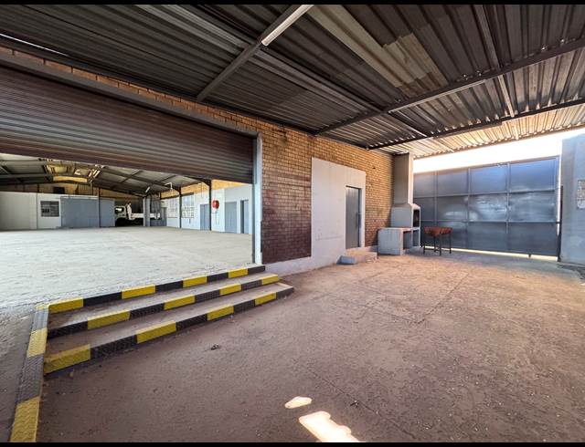 1,200M² WAREHOUSE TO LET IN ROODEPOORT CENTRAL
