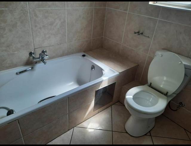 2 BEDROOM PROPERTY TO RENT IN VANDERBIJLPARK SE 10