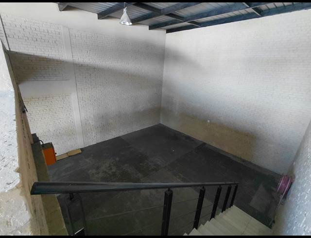 135M² WAREHOUSE TO LET IN POMONA