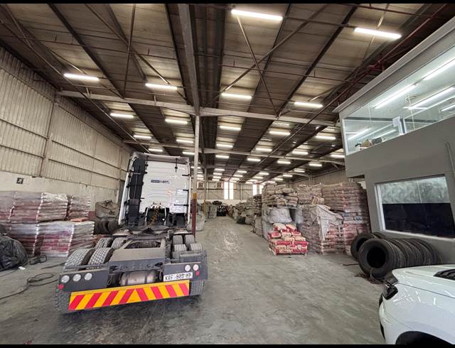 2,500M² WAREHOUSE TO LET IN PHOENIX INDUSTRIAL