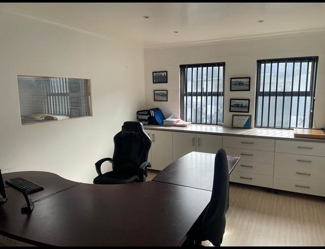240M² WAREHOUSE TO LET IN CAPRICORN