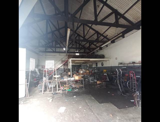 280M² WAREHOUSE TO LET IN CITY & SUBURBAN