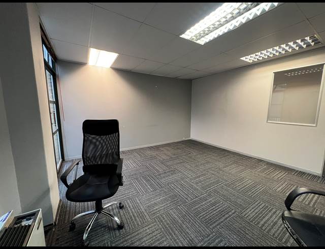 21M² SERVICED OFFICE TO LET IN ROSEBANK