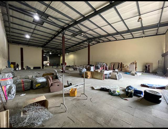 1,000M² BUSINESS TO LET IN BARTLETT