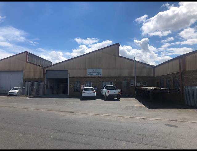341M² WAREHOUSE TO LET IN TRIANGLE FARM