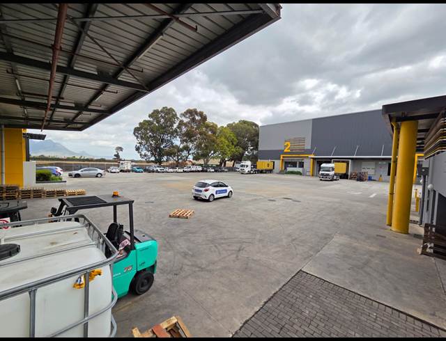 1,697M² WAREHOUSE TO LET IN AIRPORT INDUSTRIA