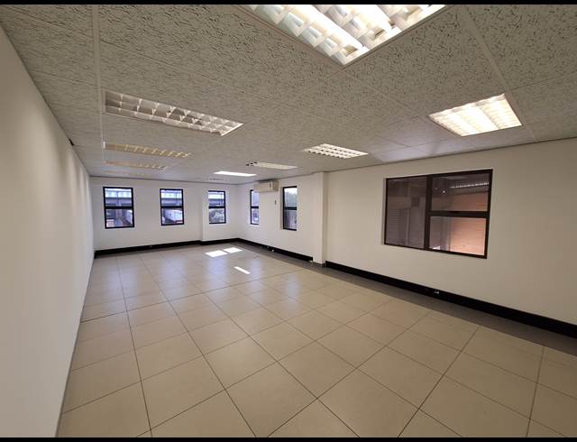 2,350M² WAREHOUSE TO LET IN NORTH RIDING