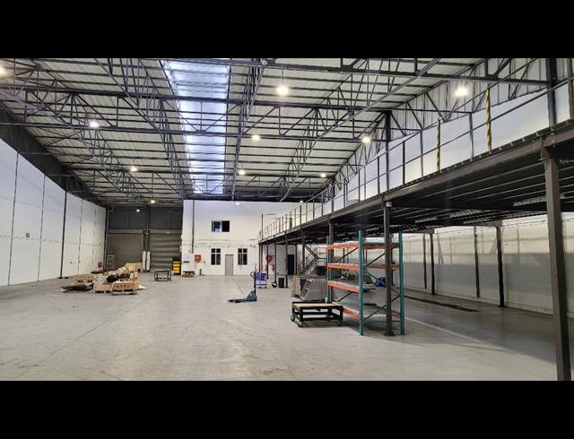 1,461M² WAREHOUSE TO LET IN NDABENI
