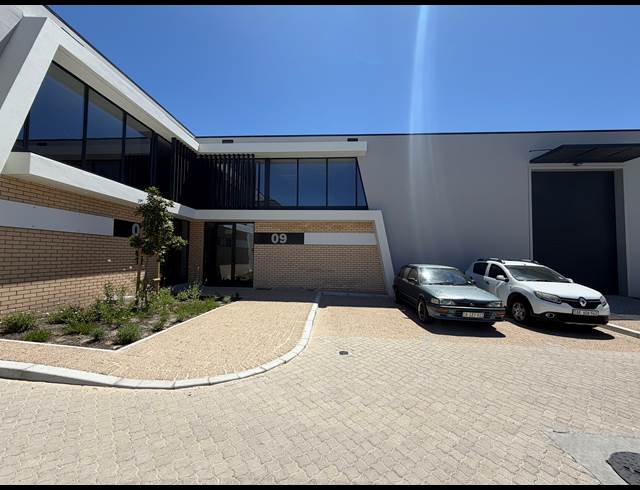 1,219M² WAREHOUSE TO LET IN STIKLAND INDUSTRIAL