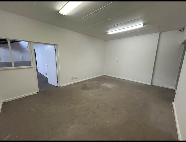 925M² WAREHOUSE TO LET IN PAROW INDUSTRIAL