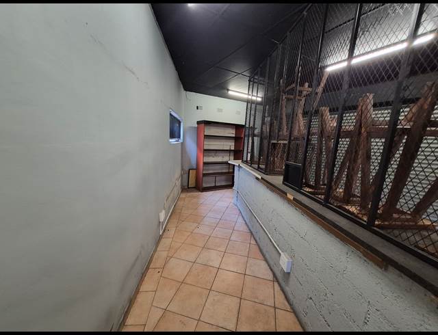 300M² WAREHOUSE TO LET IN DENVER