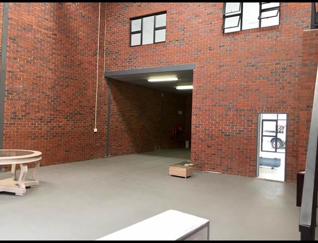 296M² WAREHOUSE TO LET IN FERNDALE