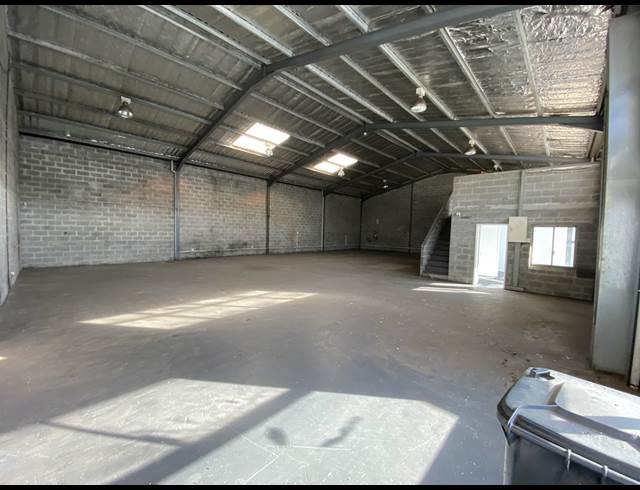 356M² WAREHOUSE TO LET IN EPPING INDUSTRIAL