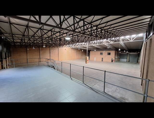 2,418M² WAREHOUSE TO LET IN NORTH RIDING