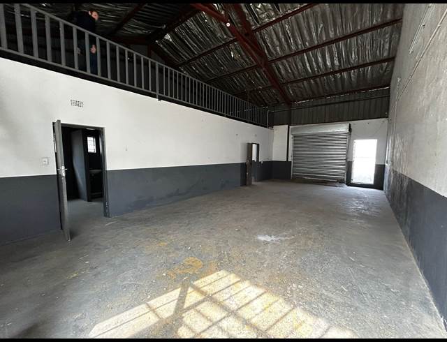150M² WAREHOUSE TO LET IN WYNBERG