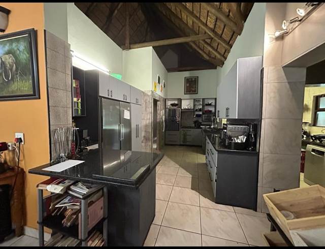 5 BEDROOM HOUSE TO LET IN MELODIE